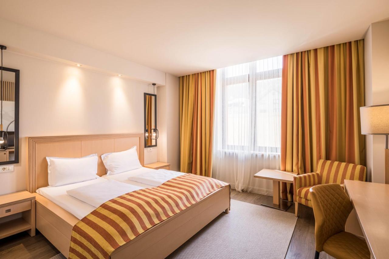 Hotel Rogge レシツァ エクステリア 写真