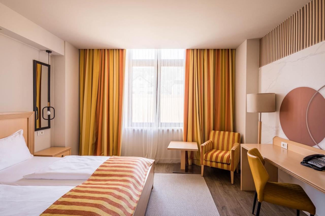 Hotel Rogge レシツァ エクステリア 写真