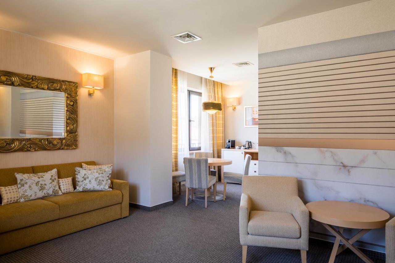 Hotel Rogge レシツァ エクステリア 写真