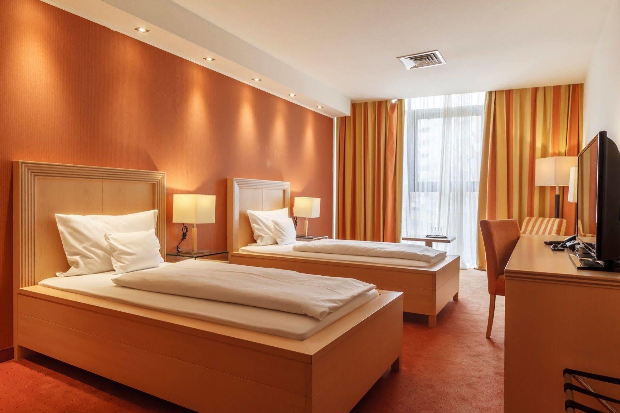Hotel Rogge レシツァ エクステリア 写真