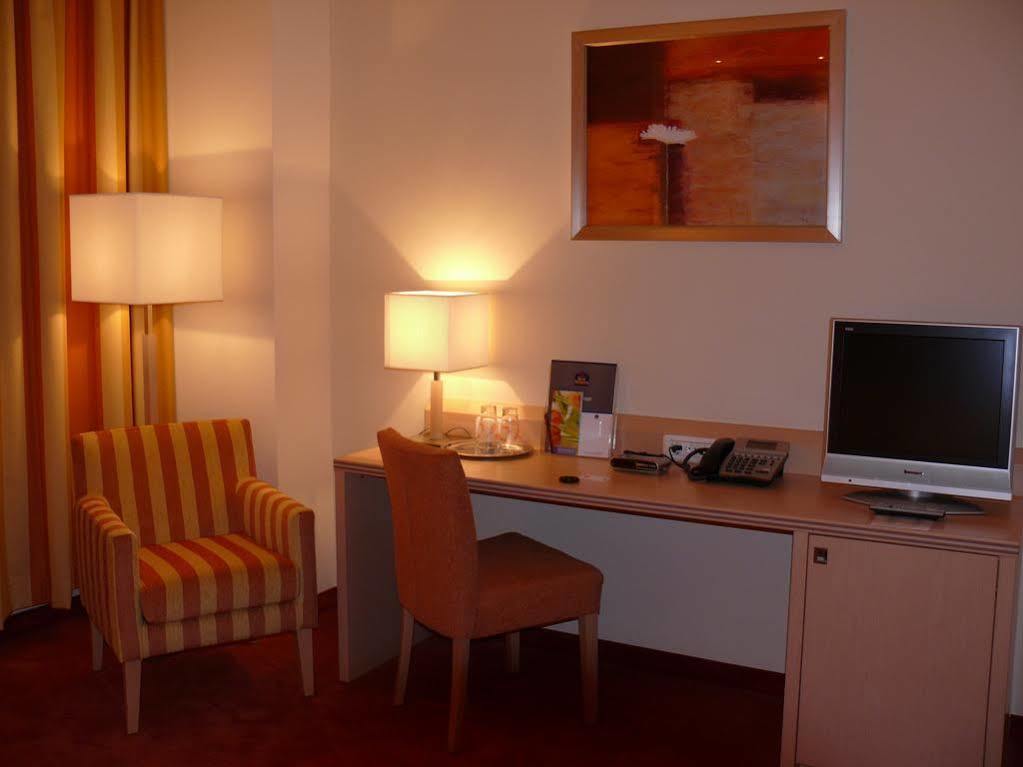Hotel Rogge レシツァ エクステリア 写真