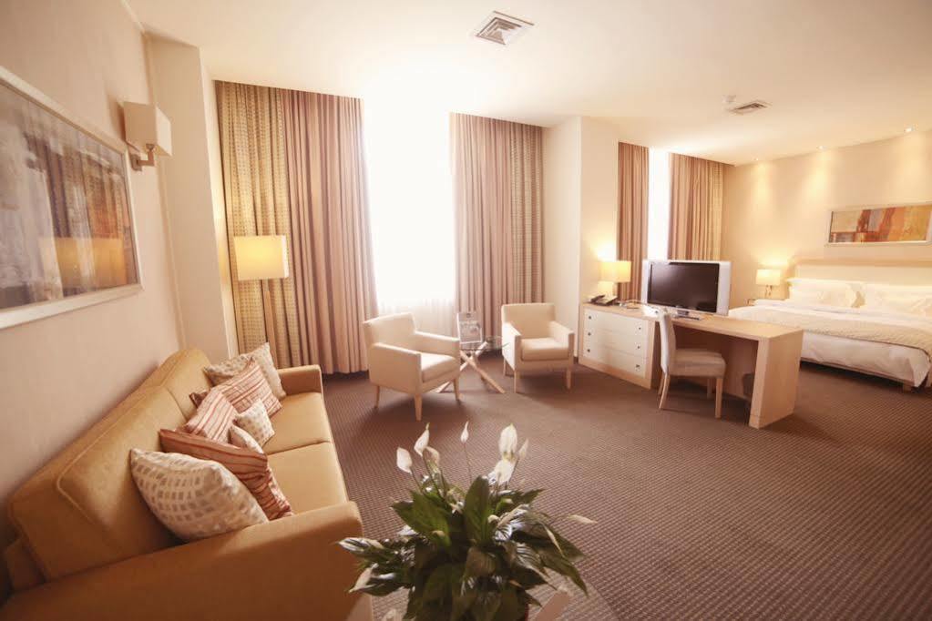 Hotel Rogge レシツァ エクステリア 写真