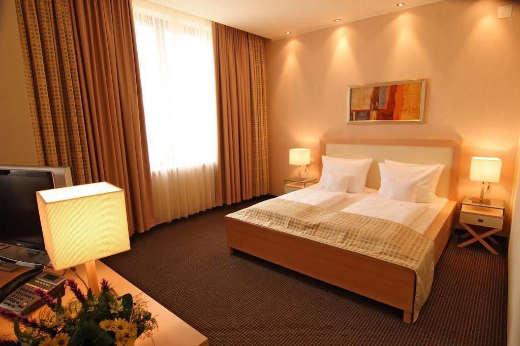 Hotel Rogge レシツァ エクステリア 写真