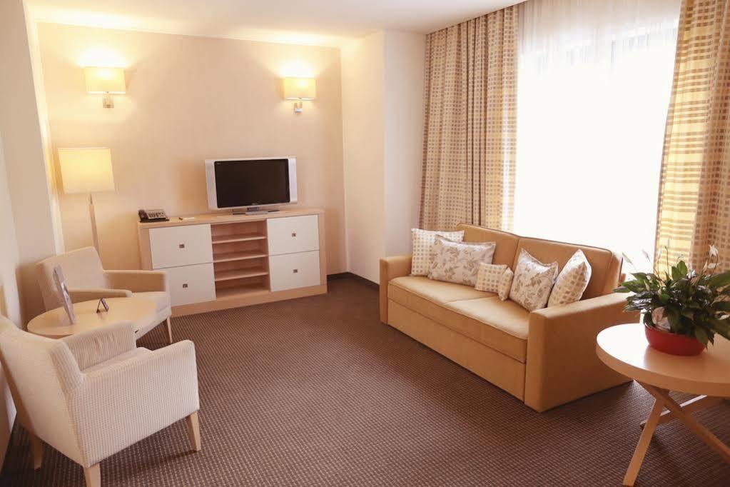 Hotel Rogge レシツァ エクステリア 写真