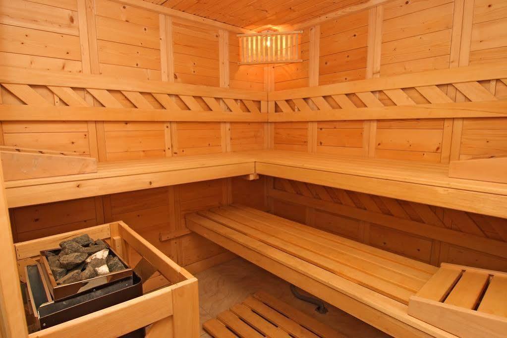 Hotel Rogge レシツァ エクステリア 写真